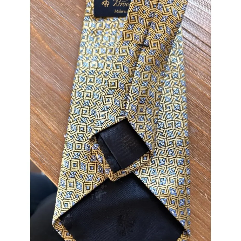 VTG Brooks Brothers Tie NWT Yellow Geometric Print 100% Italian Silk Made In USA